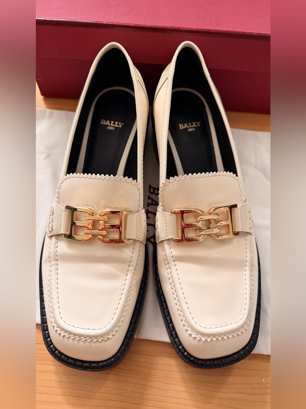 Bally Cream Leather Horsebit Loafers with Gold Hardware